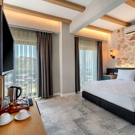 Isola 12 Hotel *
